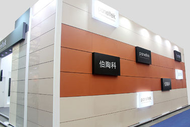 ประเทศจีน Wall Rainscreen วัสดุก่อสร้าง Cladding Terracotta Facade Panels Long Last Color โรงงาน